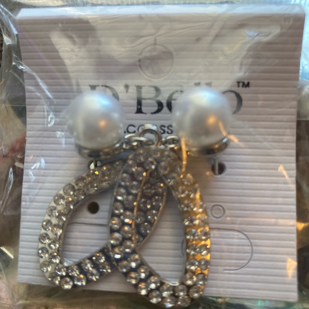 D'Bello Faux White Pearl with Abstract Silver Shape with Small Round Sparkle.